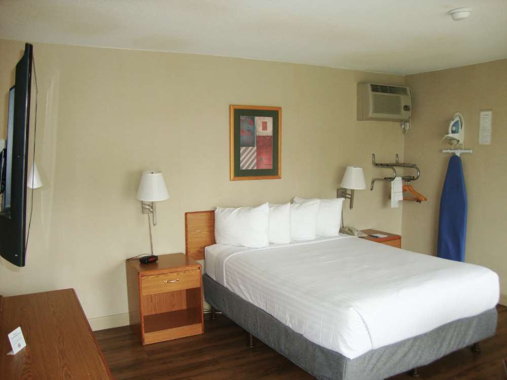 Vagabond Inn Oxnard Room photo
